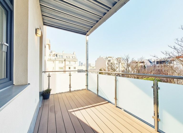 Große Terrasse ca. 10 m² mit Ausblick