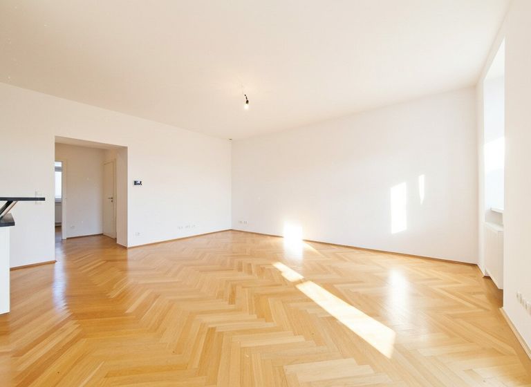 Wohnzimmer mit Balkon