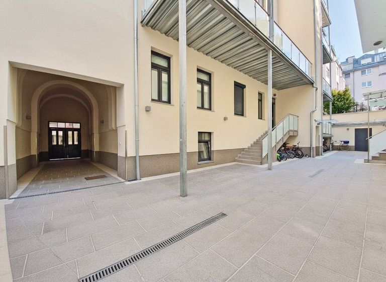 Barrierefrei zum Lift (keine Stufen) - Gepflegte Liegenschaft