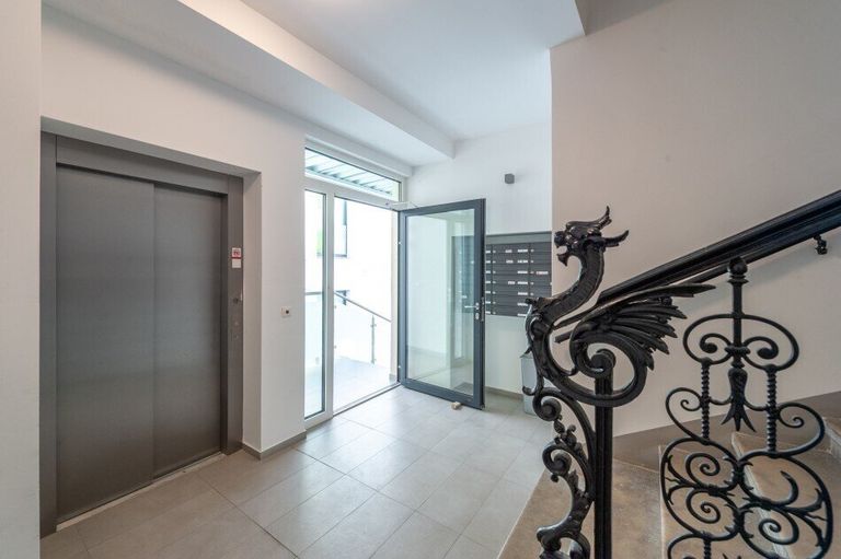 Stiegenhaus / Barrierefrei zum Lift