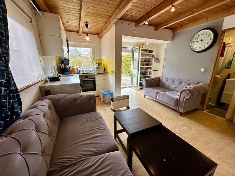 Küche mit Wohnbereich