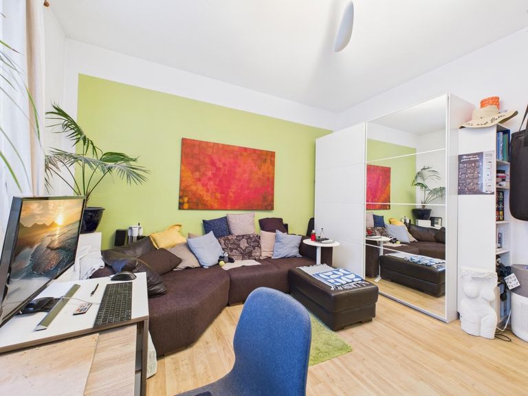 CAM04191G0-PR0075-STILL004