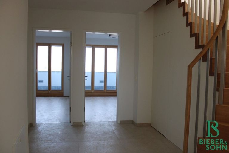 Eingangsbereich / Zimmer 1 und 2 / Bad / AR