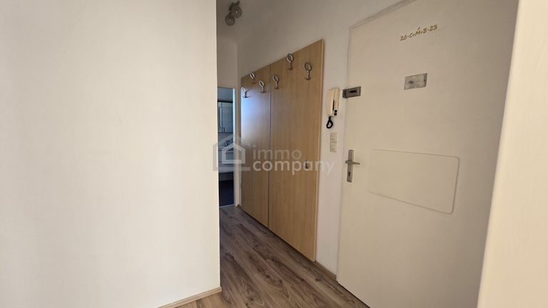 Wohnungstür - Garderobe