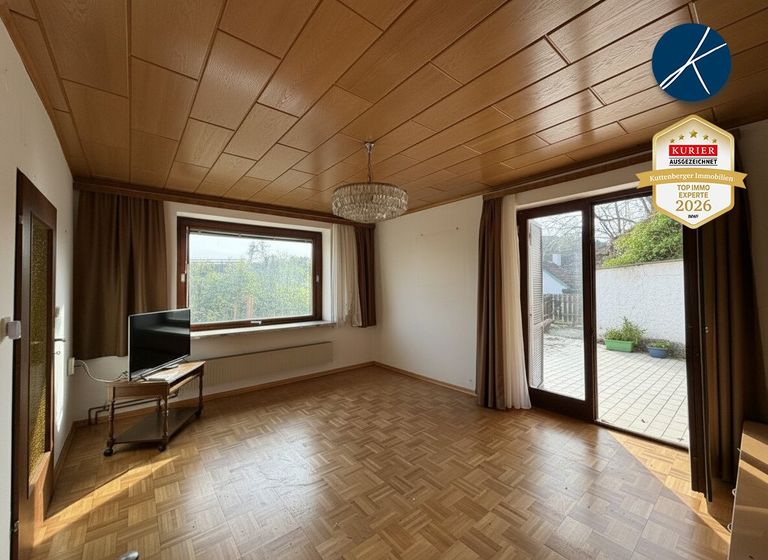 Wohnzimmer mit Ausgang zur Terrasse