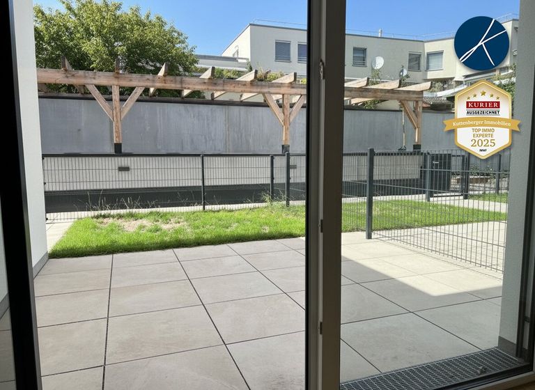 Terrasse und kleiner Vorgarten