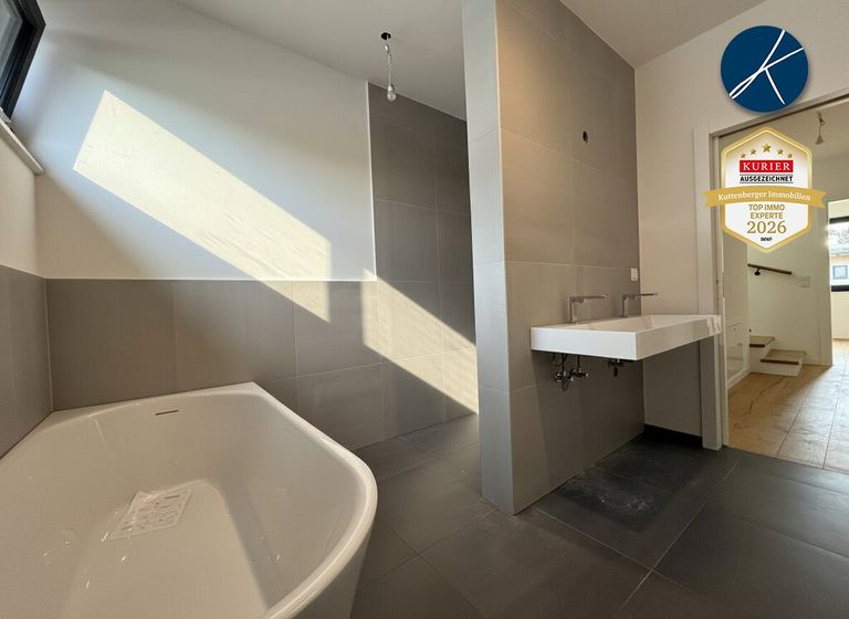 Badewannd und Walk-In Dusche