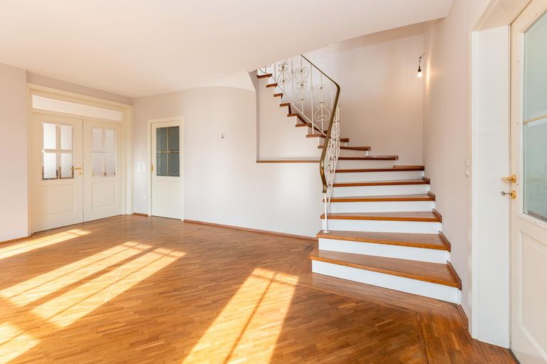 Esszimmer mit Aufgang zum OG