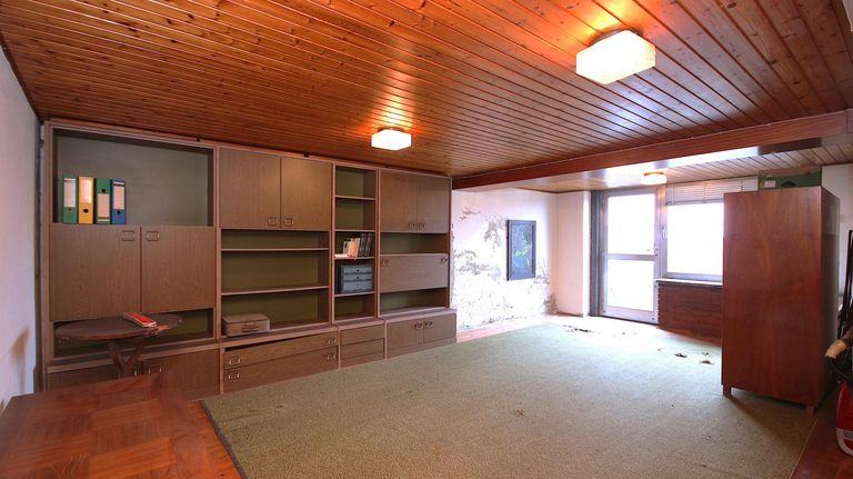 Kellerraum mit Ausgang ins Freie