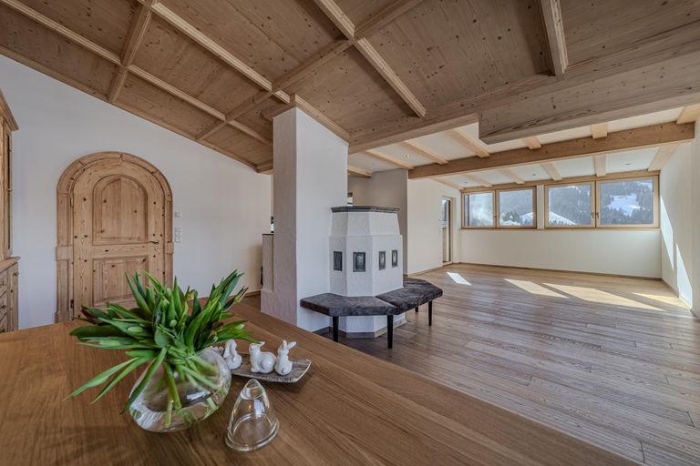 offenes Wohnen/Essen/Kochen mit Kachelofen