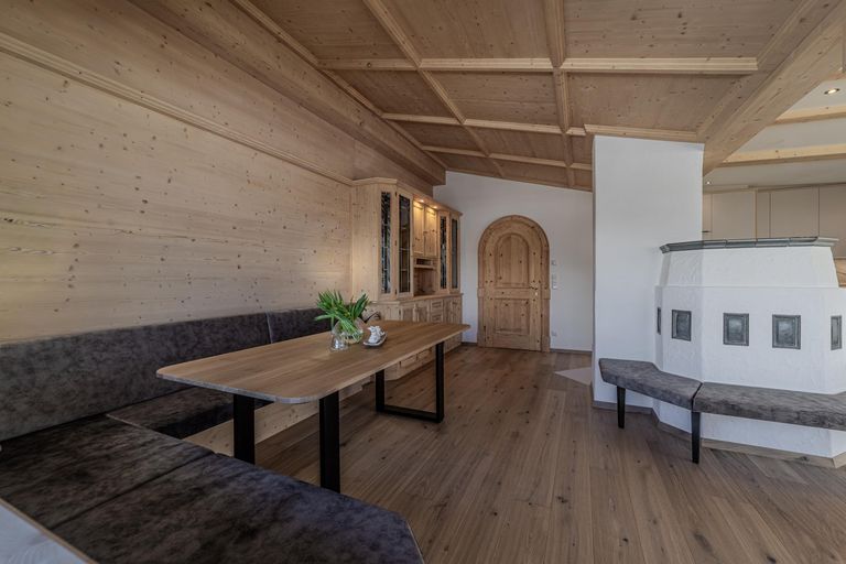 offenes Wohnen/Essen/Kochen mit Kachelofen