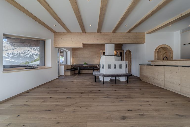 offenes Wohnen/Essen/Kochen mit Kachelofen