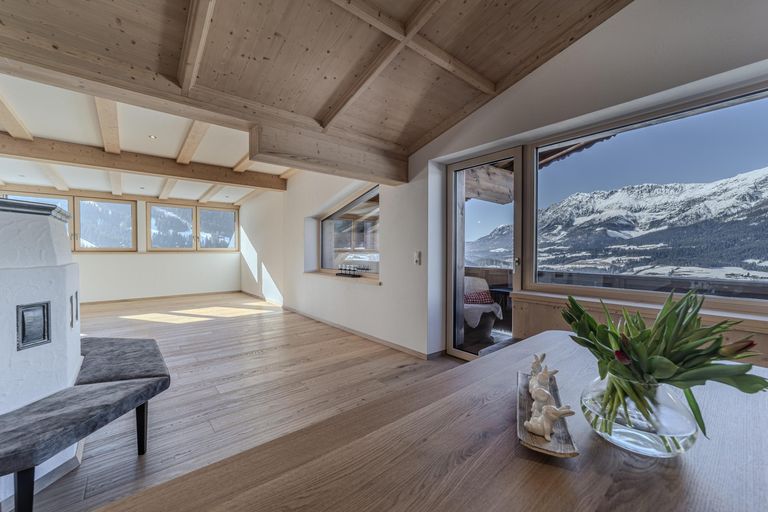 offenes Wohnen/Essen/Kochen mit Kachelofen