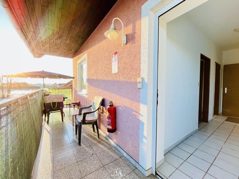 Balkon & Eiingangsbereich