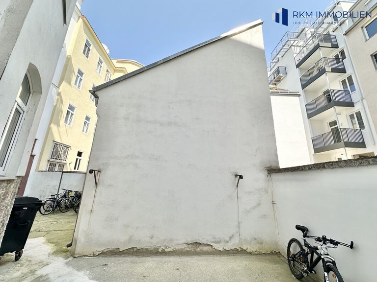 Fassade des Lagergebäudes