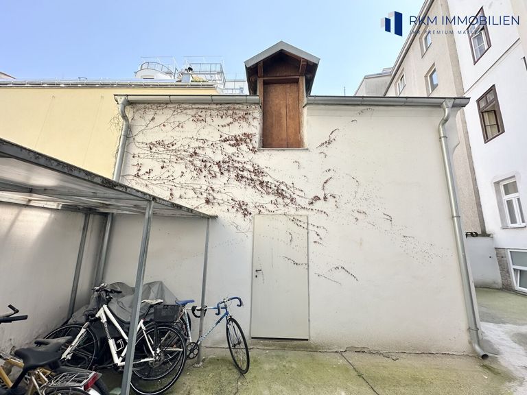 Fassade des Lagergebäudes