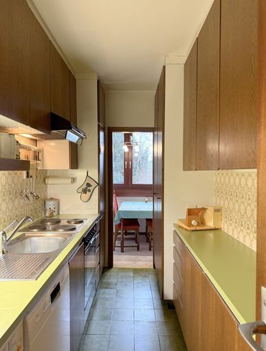 Küche zum Essbereich