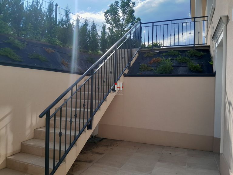 Eingang vom Garten Wellnessbereich