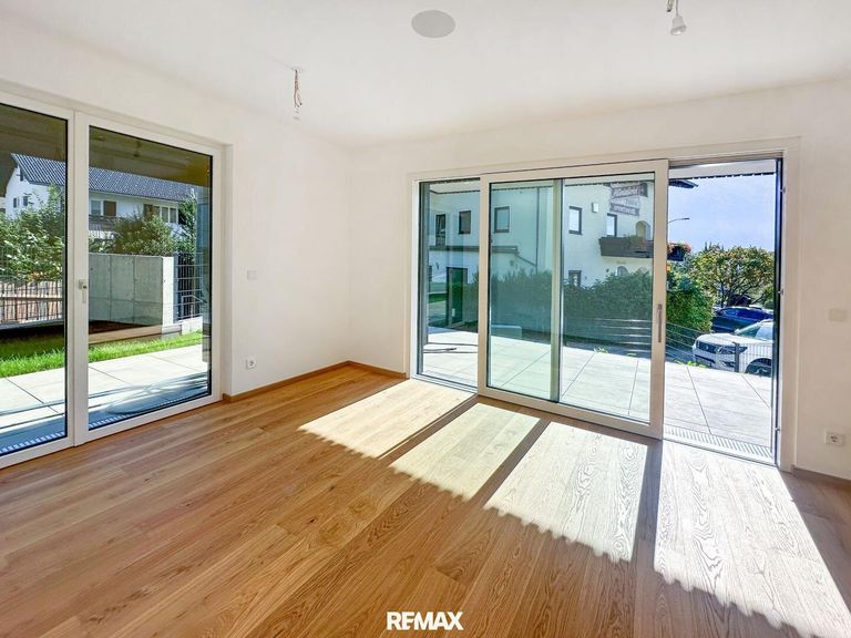 Wohnzimmer mit Ausgang auf die Terrasse/Garten 