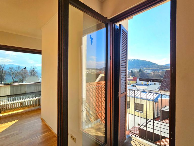 Wohn-/Essbereich mit Mini-Balkon