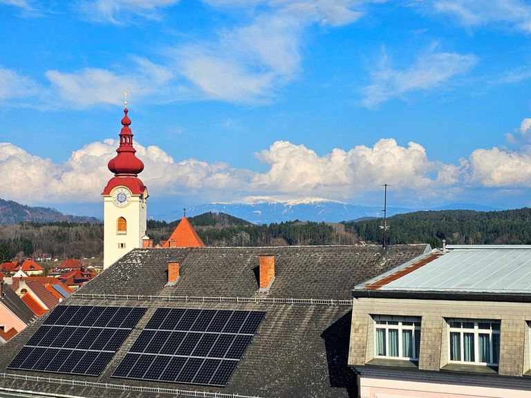 Kirchturm und Koralpe