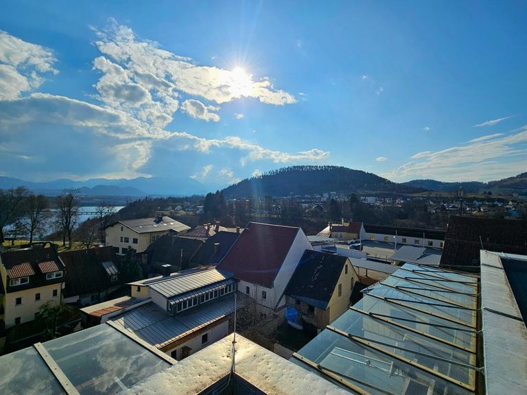 Blick auf den Stausee und Lilienberg
