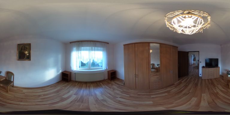 Schlafzimmer 1