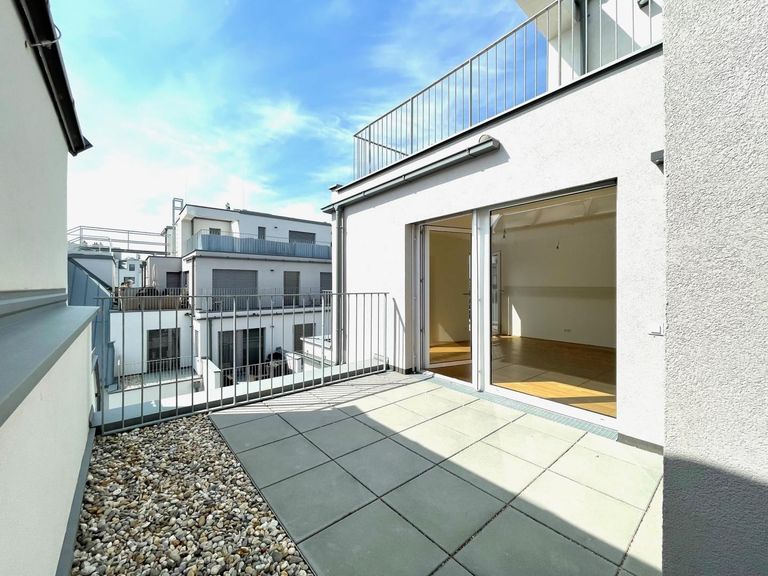 Terrasse mit Nachmittagssonne