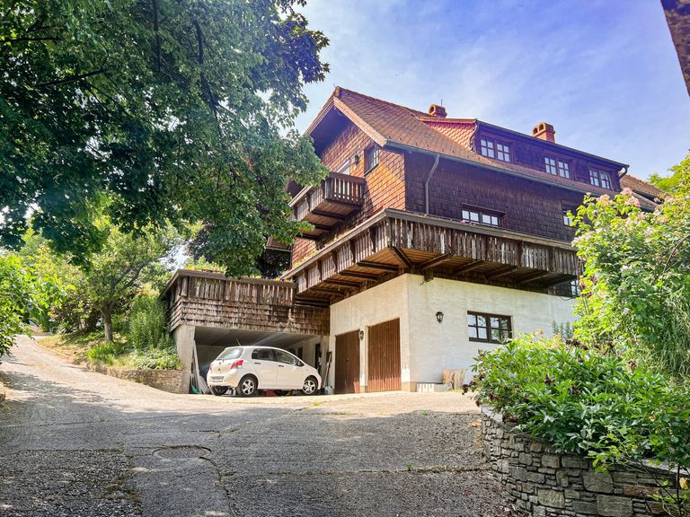 uneinsehbare Zufahrt zum Haus