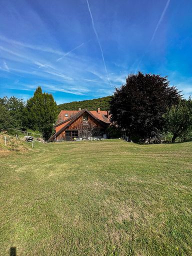 Blick vom Garten zum Haus