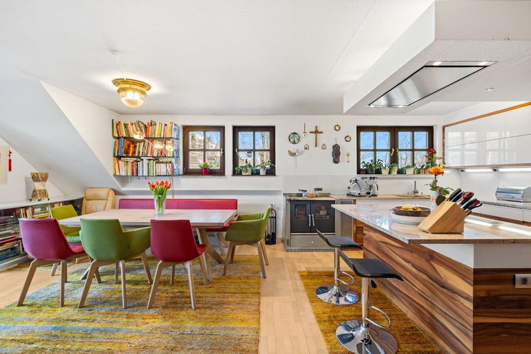 großzügige Wohnküche...