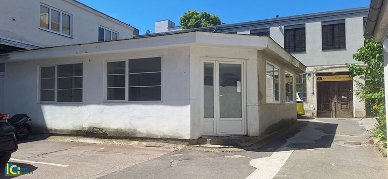 Einladendes Hofgebäude