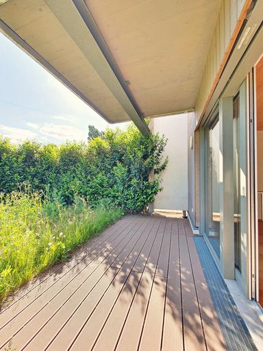 Terrasse mit Eigengarten ca. 25 m²