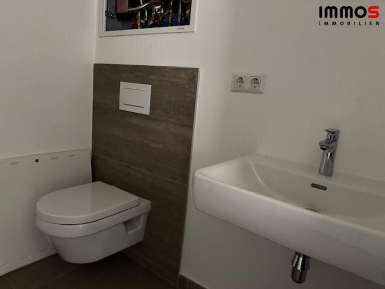 Bad mit WB, Wanne und WC