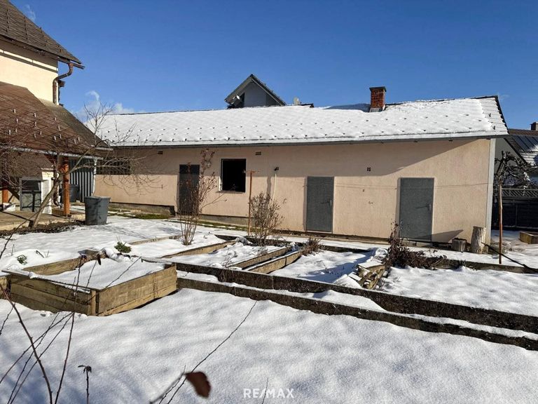 Wirtschaftsgebäude aussen