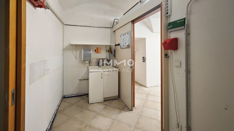 Abgetrennter Bereich mit Zugang zum WC