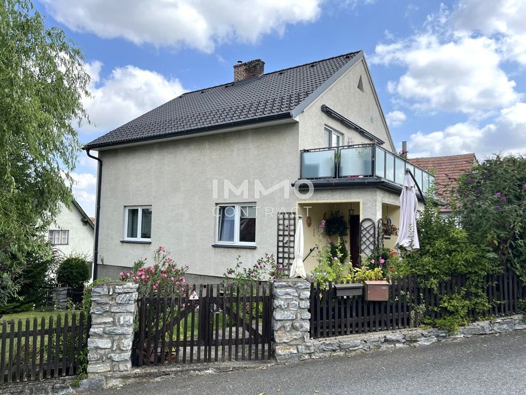 Ansicht Südwest - Überdachter Eingangsbereich