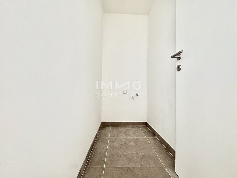 b4353337-e8d2-465f-89f9-53158192567f_original