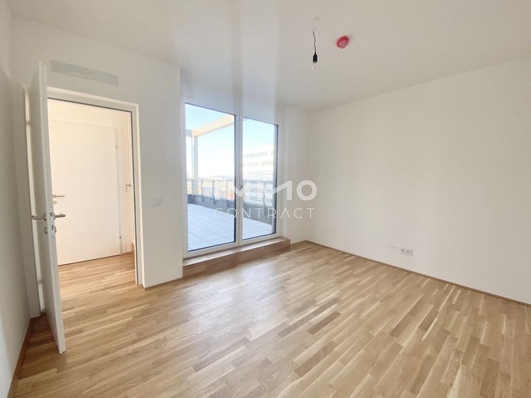 Schlafzimmer mit Zugang auf Terrasse