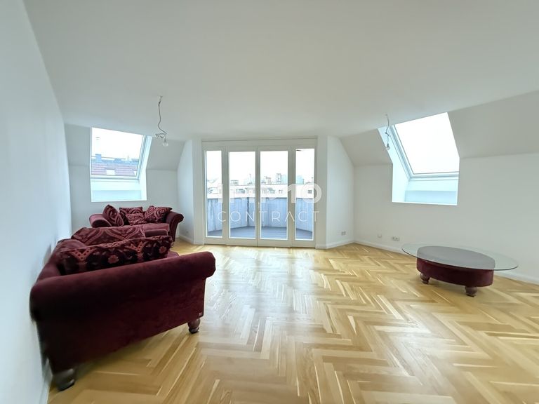 geräumige Wohnküche mit Terrasse