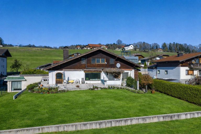 Haussüdseite - Landschaft Überarbeitet