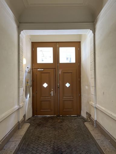 Eingangsbereich mit Haustor