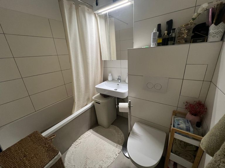 Badezimmer mit Badewanne