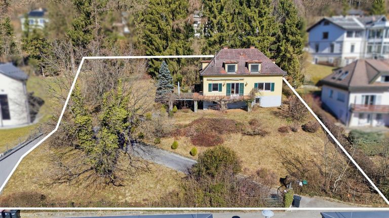 Grundstück samt Altbestand