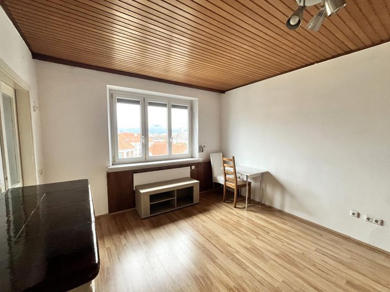 Helles Zimmer mit Ausblick