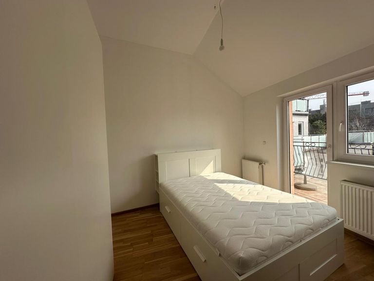 Schlafzimmer mit Zugang zur Terrasse