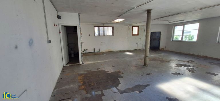 2 Zugänge, Estrich mit Linoleum