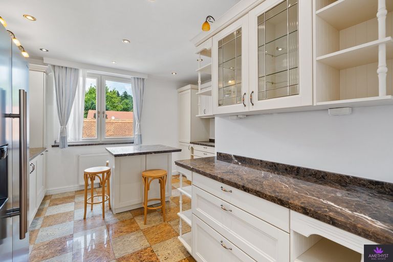 Hochwertige, voll ausgestattete Küche