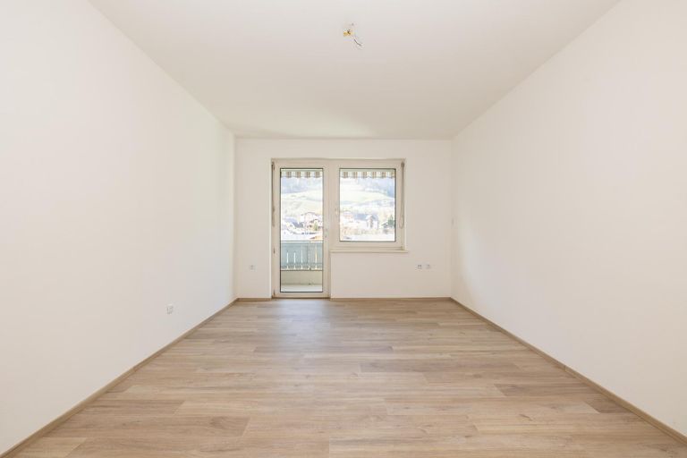 Wohnbereich mit Balkonzugang