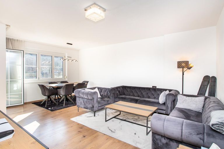 Sonniger Wohn- und Essbereich